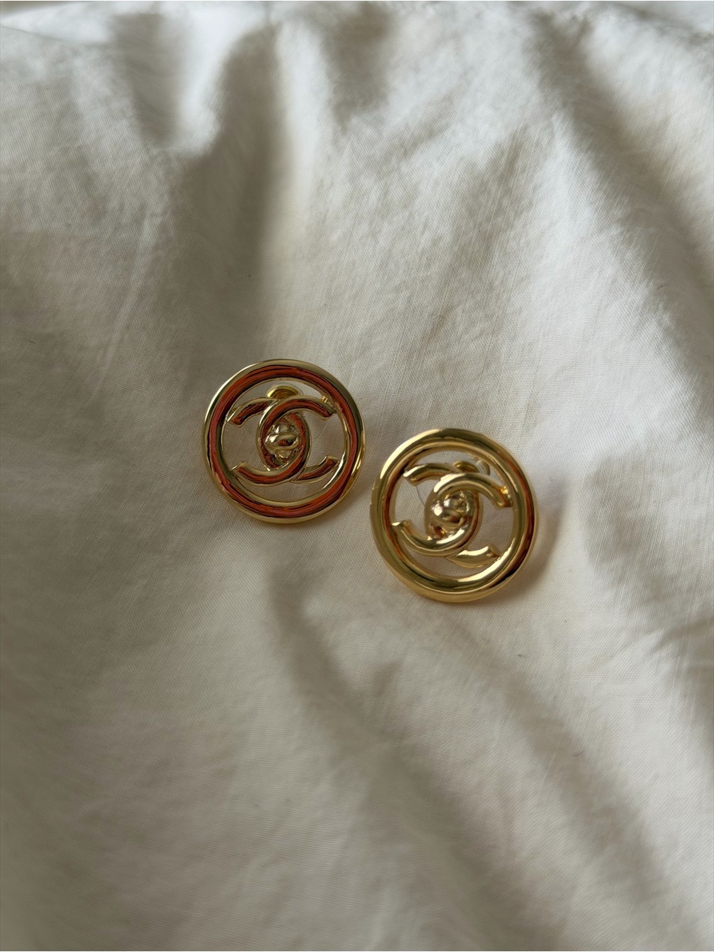 CHANEL Gold Interlocking Circle Statement Earrings - Picture 4 of 15